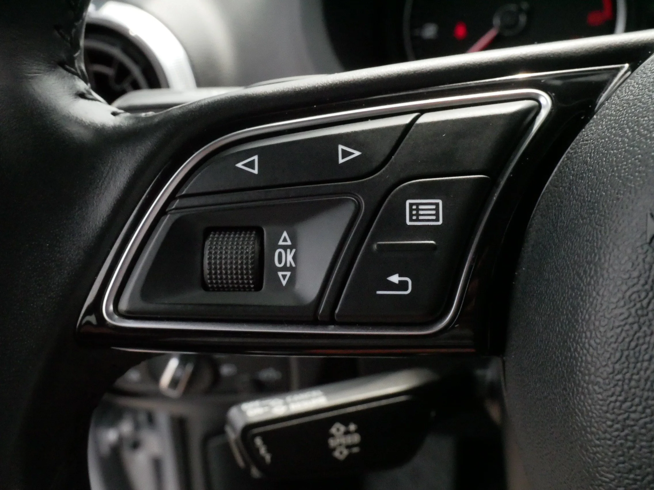 Used 2020 Silver Audi S line Premium image 27