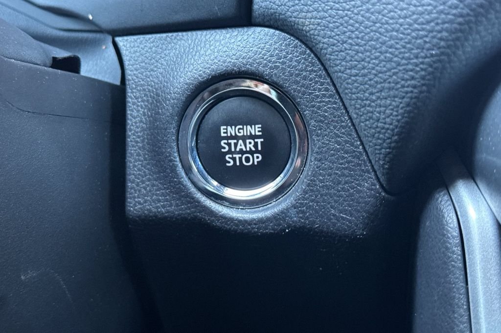 Used 2025 White Toyota XLE image 27