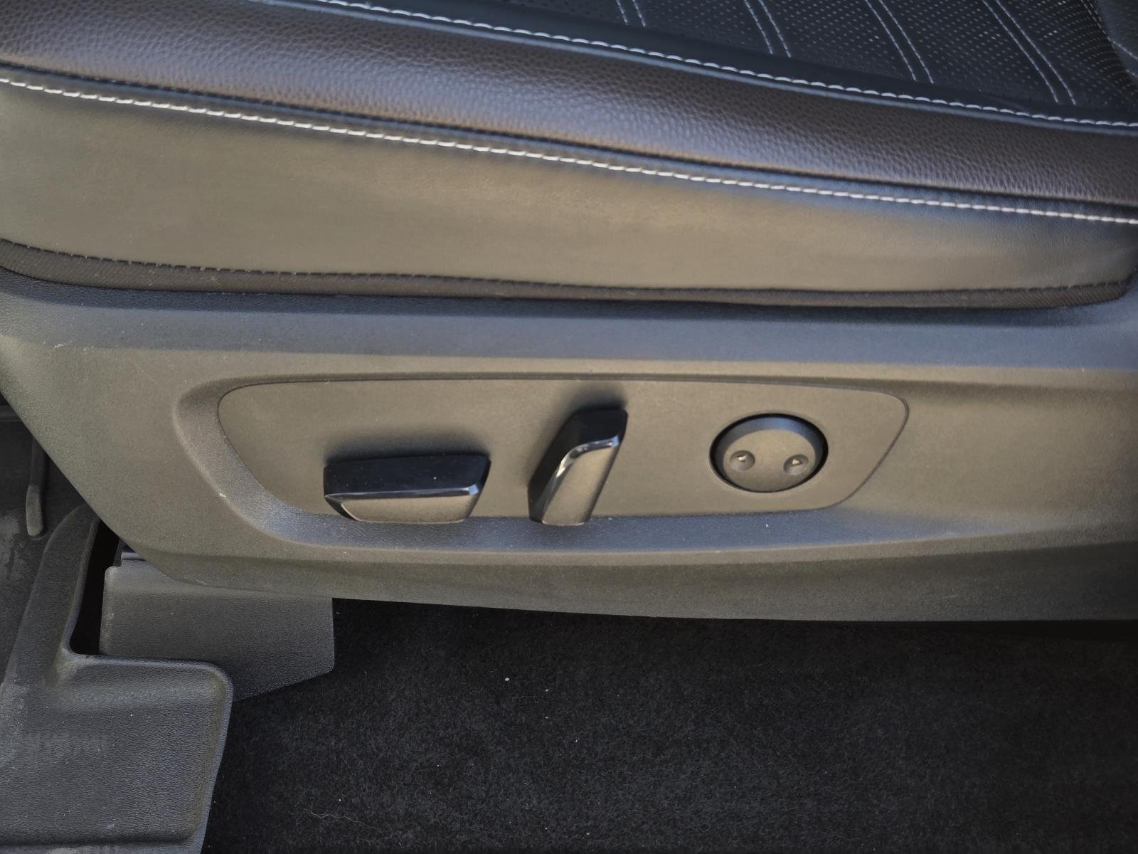 Used 2024 Pearl White Tricoat Nissan Platinum image 29