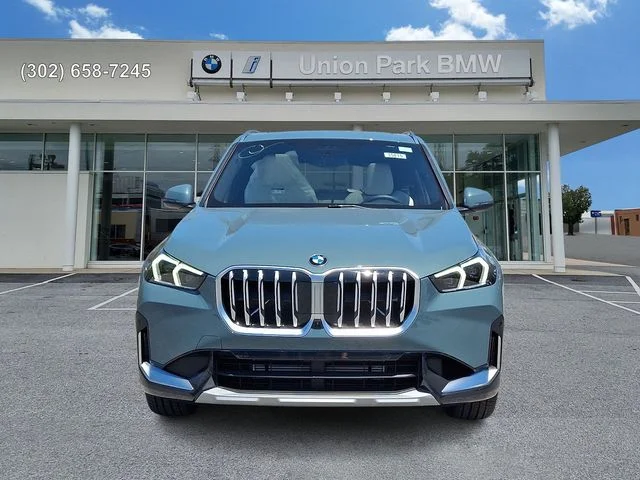New 2026 Cape York Green Metallic BMW xDrive28i image 2