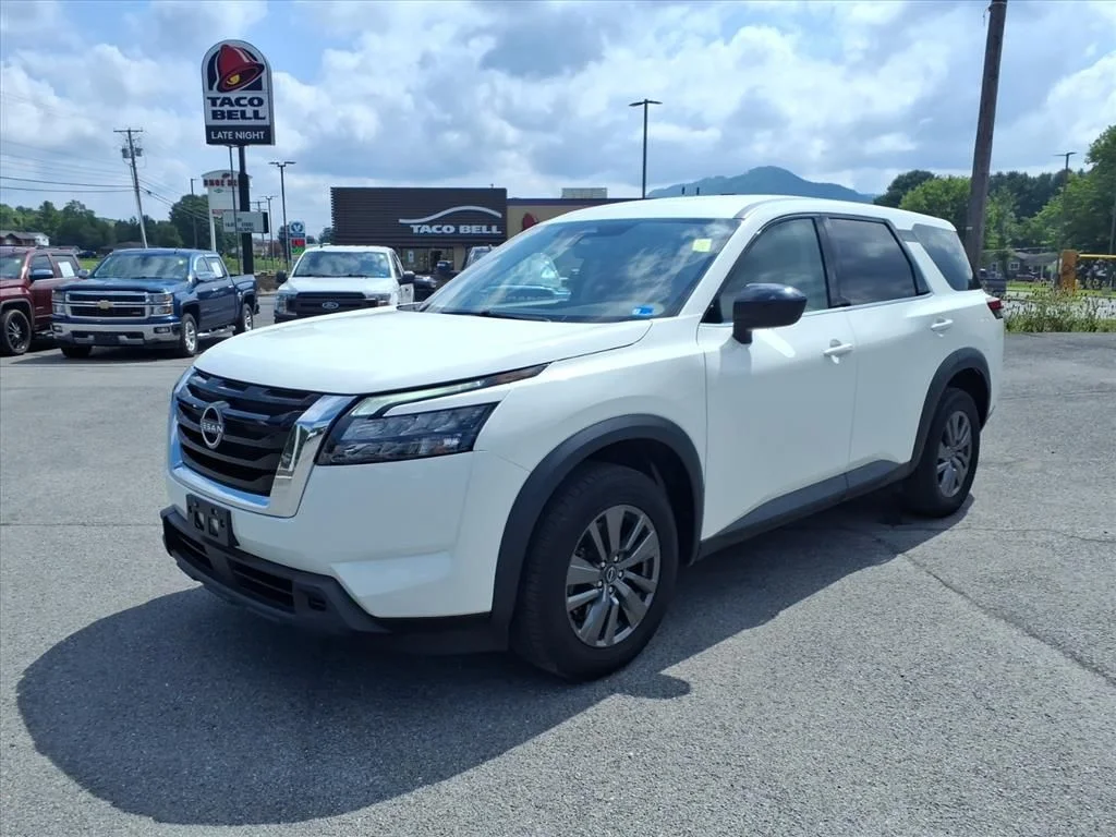 2023 Nissan Pathfinder S