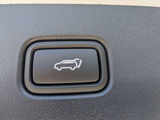 New 2026 Silver Hyundai SEL FWD image 13