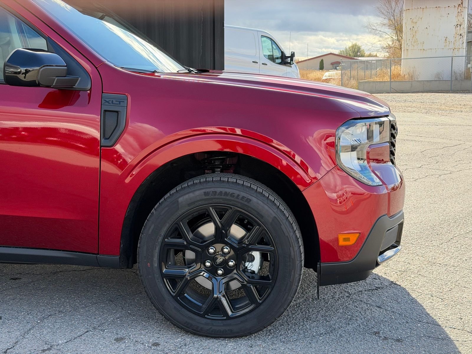 View vehicle photo 4