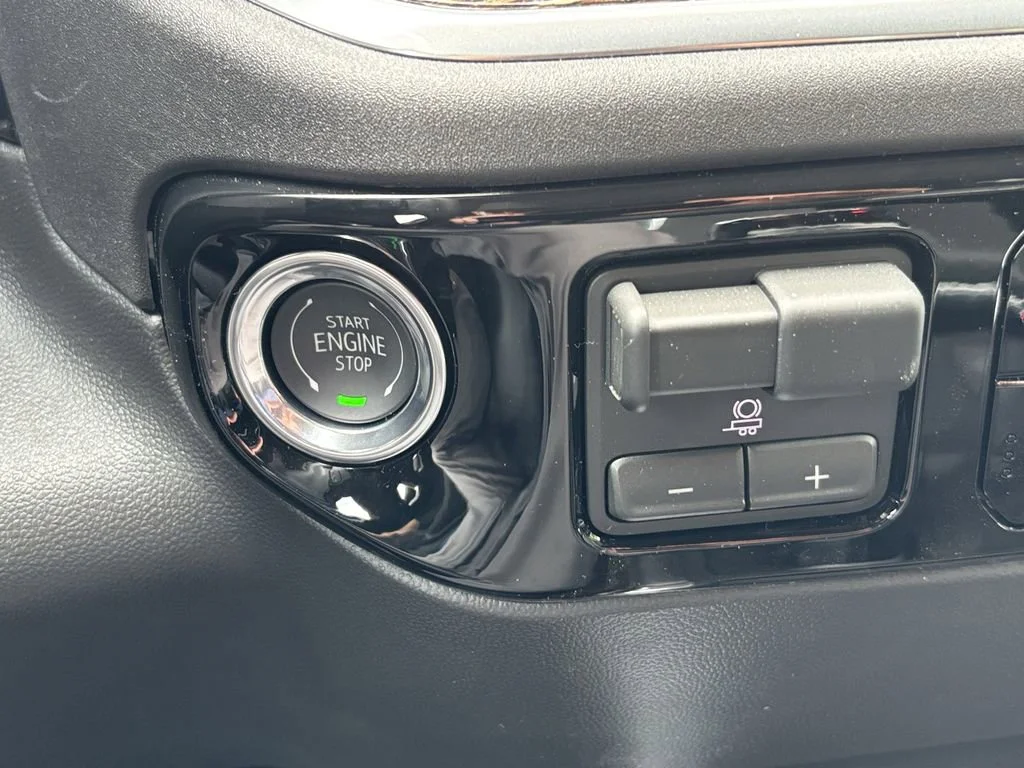 New 2026 Summit White GMC Elevation image 24