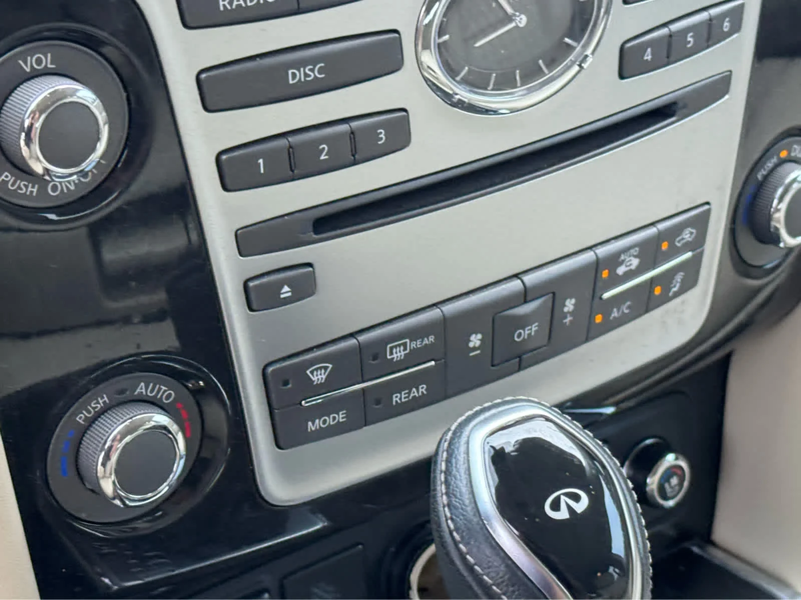 Used 2019 Moonstone White INFINITI LUXE image 17