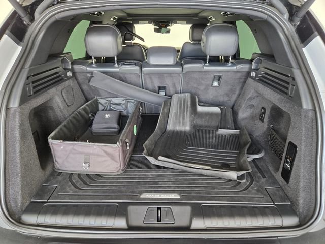 Used 2023 Gray Land Rover SE Dynamic image 13