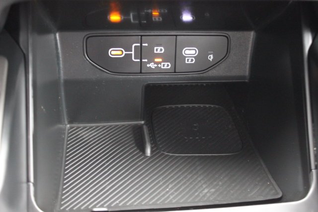 Used 2026 White Kia X-Line EX image 9