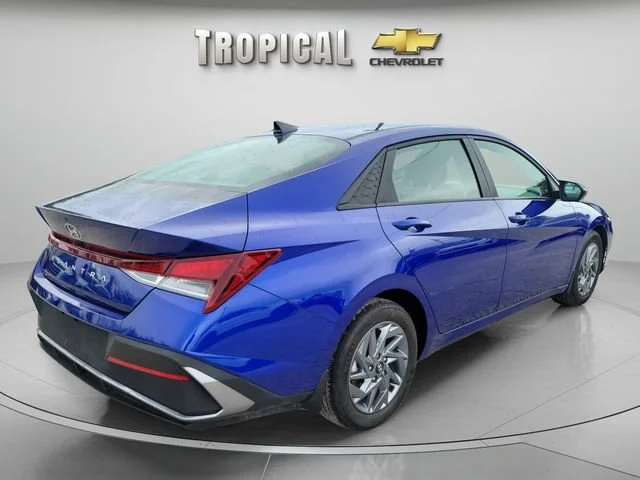 Used 2024 Blue Hyundai SEL image 5