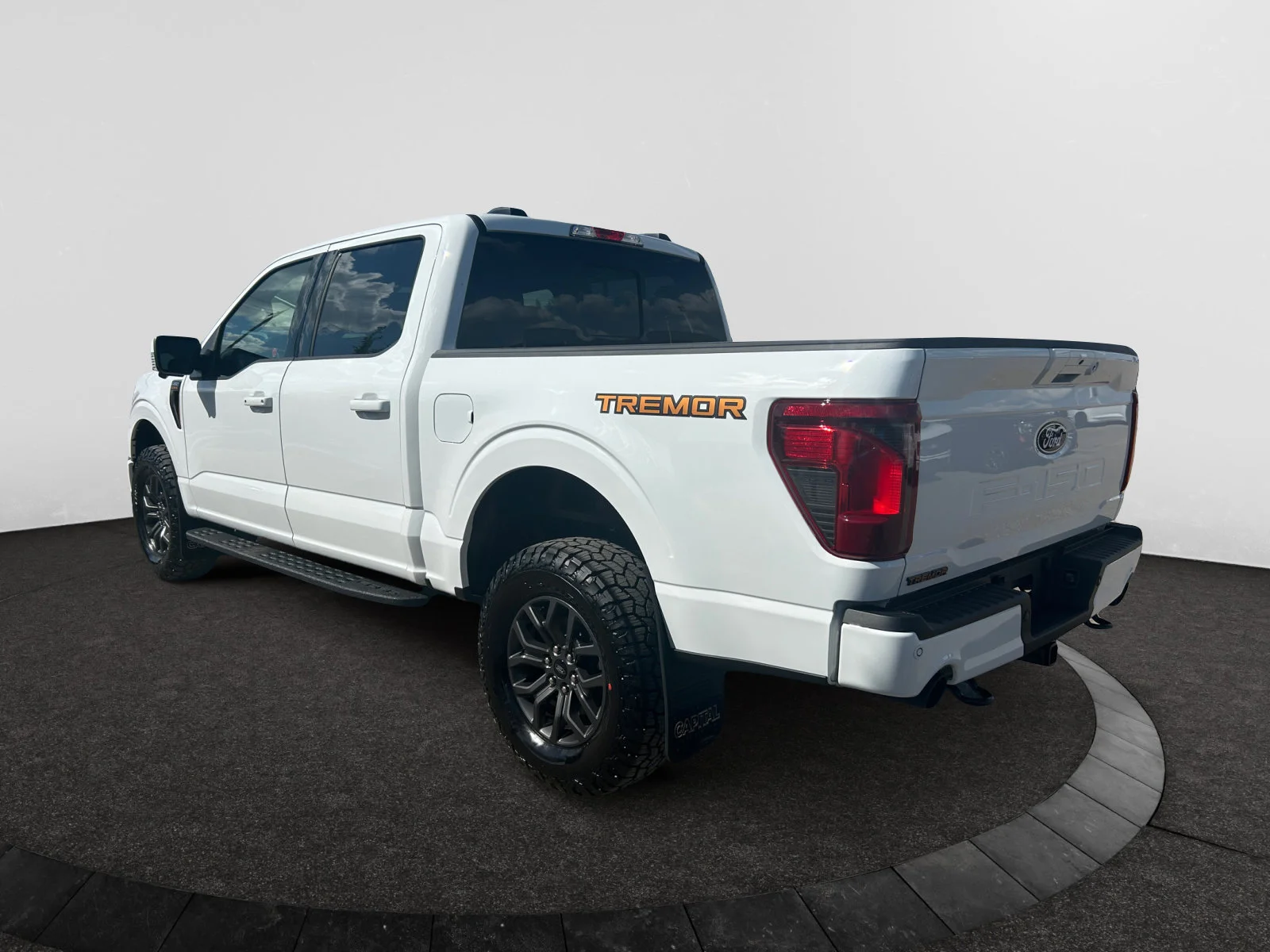 New 2026 Oxford White Ford Tremor image 3