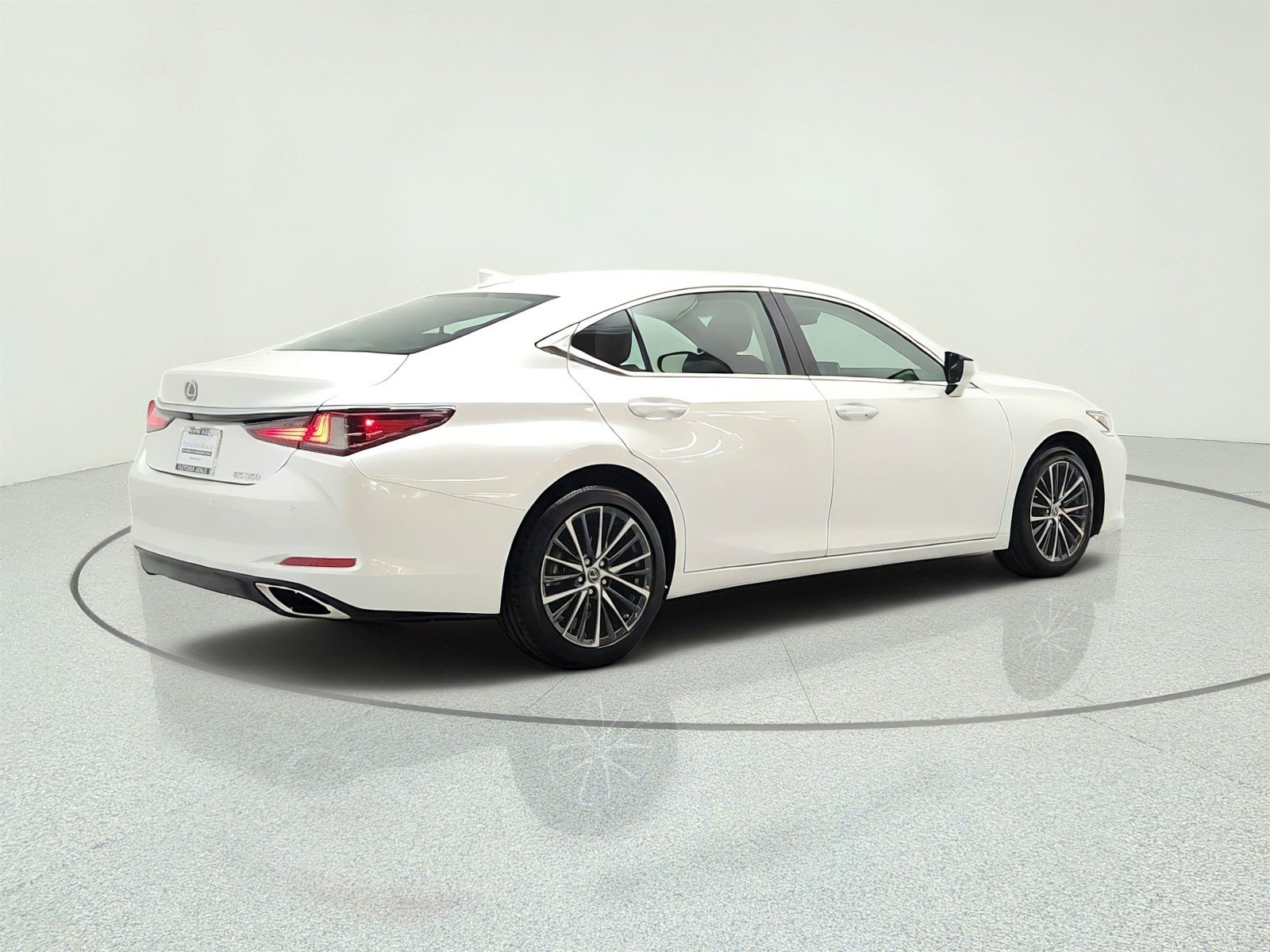 Used 2024 Eminent White Pearl Lexus ES 350 FWD image 5