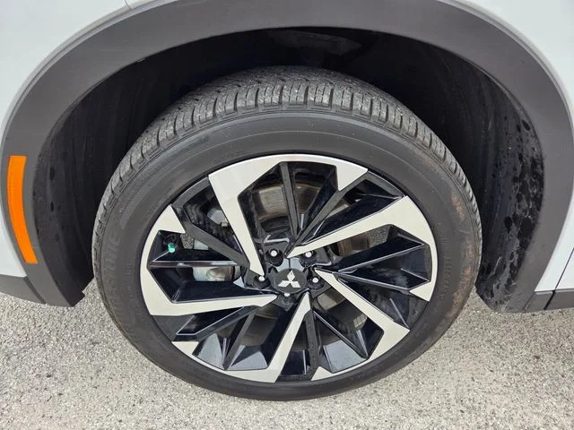 Used 2025 White Mitsubishi  image 7