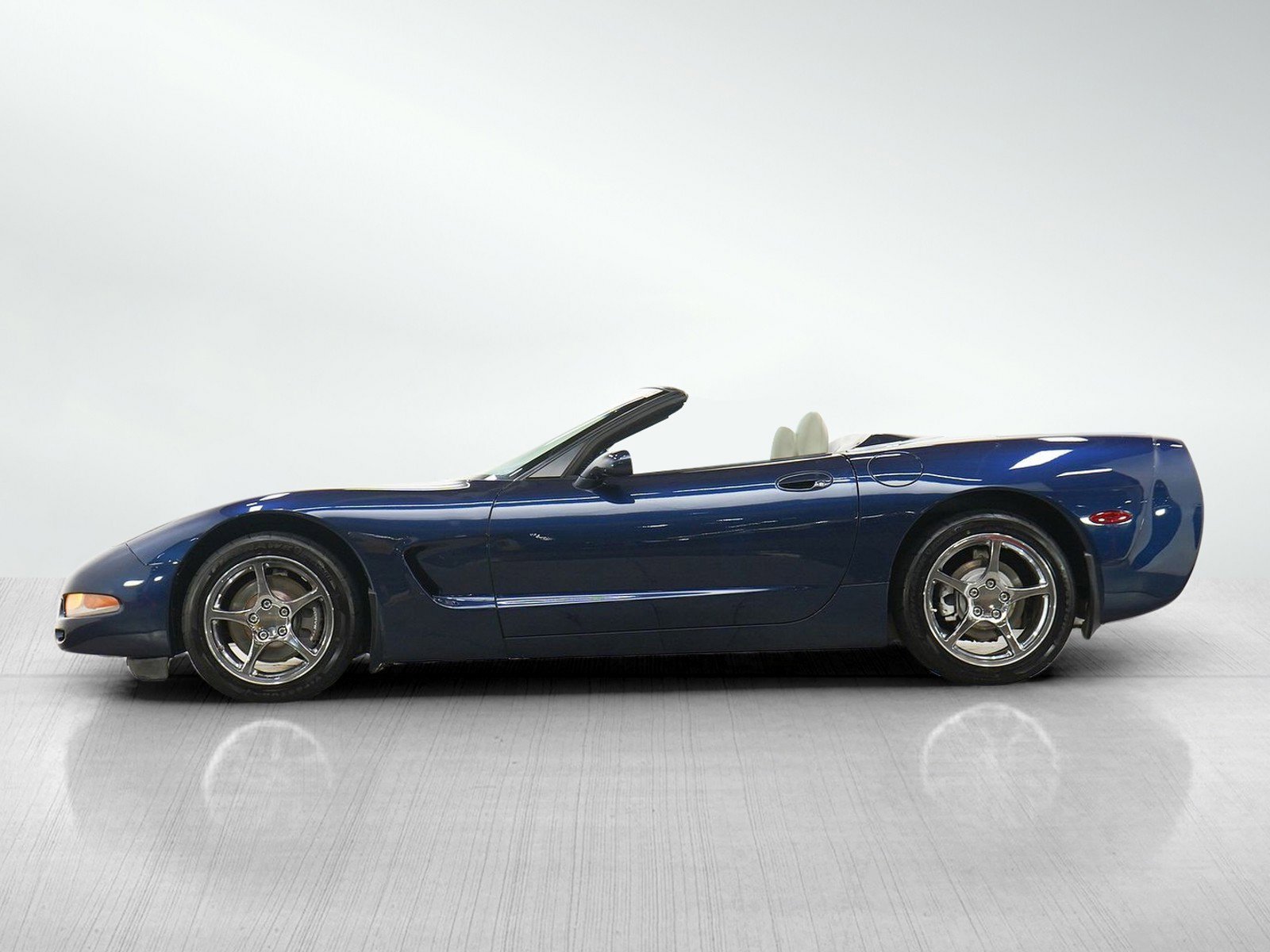 Used 2000 Chevrolet Corvette Base with VIN 1G1YY32G0Y5120072 for sale in Burnsville, Minnesota