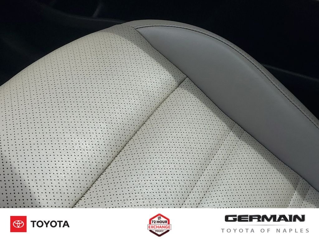 Used 2019 White Kia EX image 31