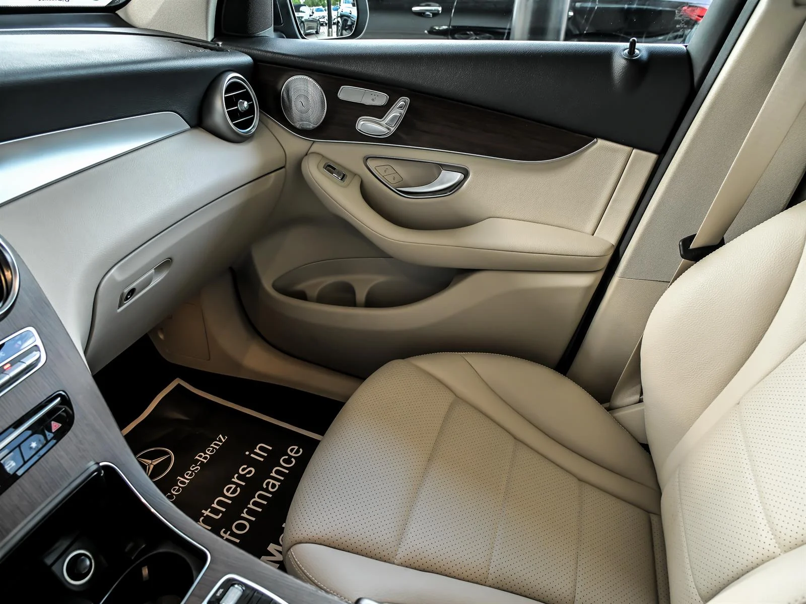 Used 2020 Blue Mercedes-Benz GLC 300 4MATIC® image 25