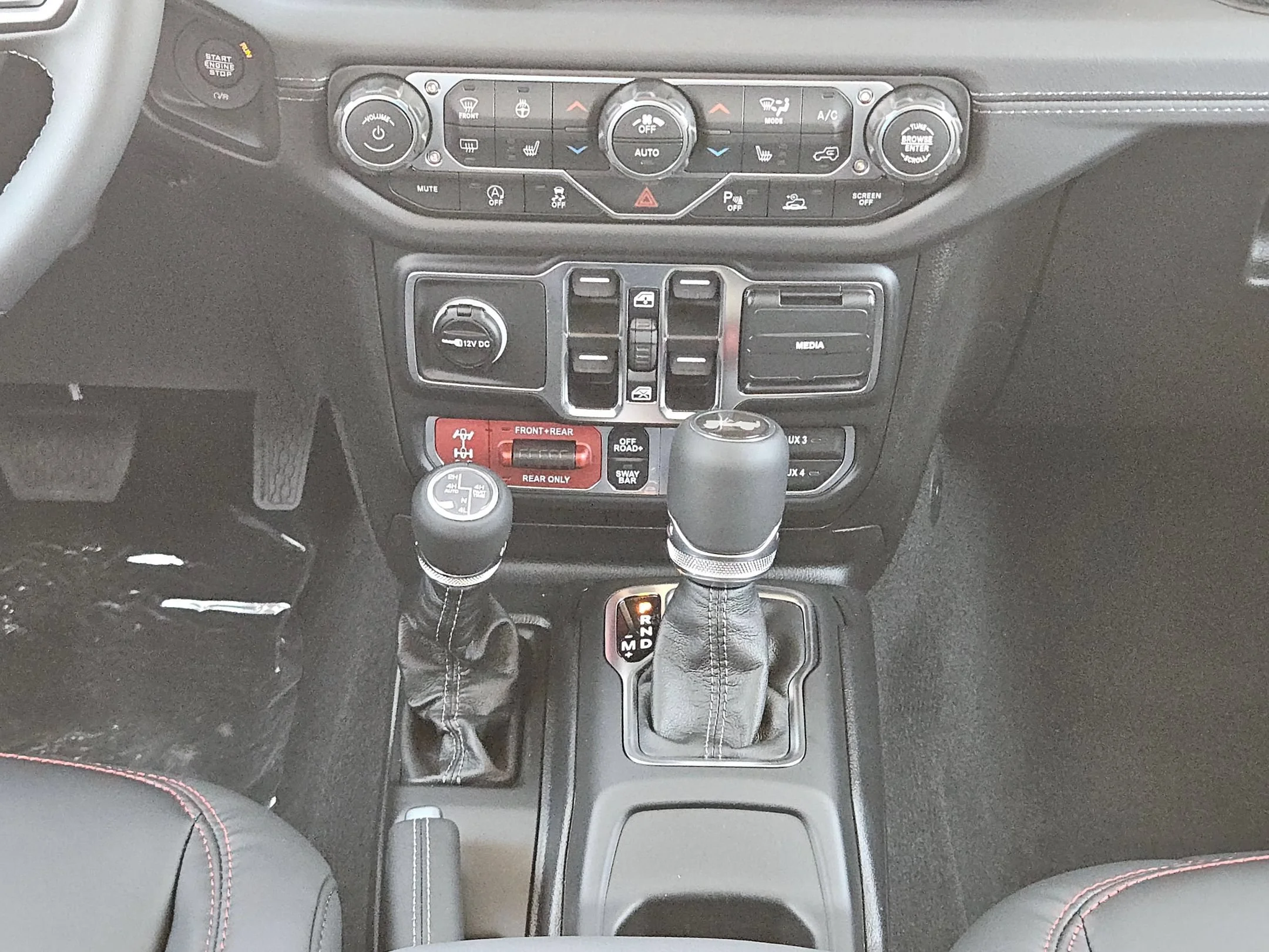 New 2026 Bright White Clearcoat Jeep Rubicon X image 17