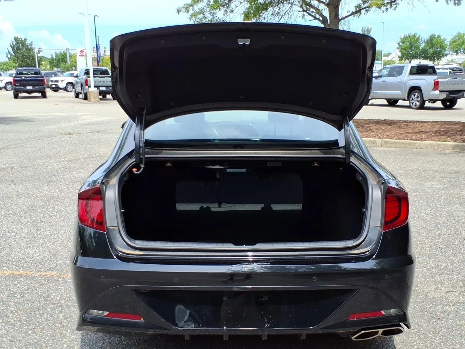 Used 2023 Onyx Black Hyundai Limited image 30