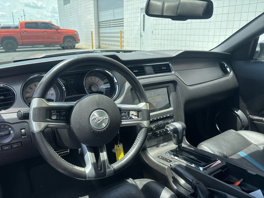 Used 2010  Ford GT Premium image 2