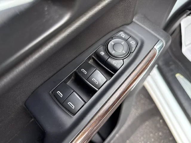 Used 2020 IRIDESCENT PEARL TRICOAT Chevrolet High Country image 13