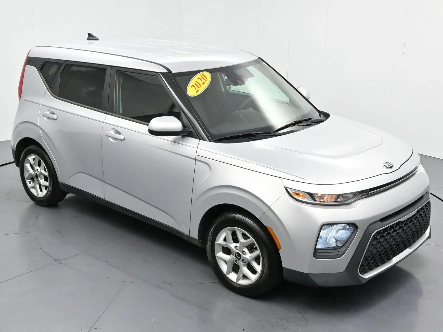 Used 2020 Sparkling Silver Kia S image 34