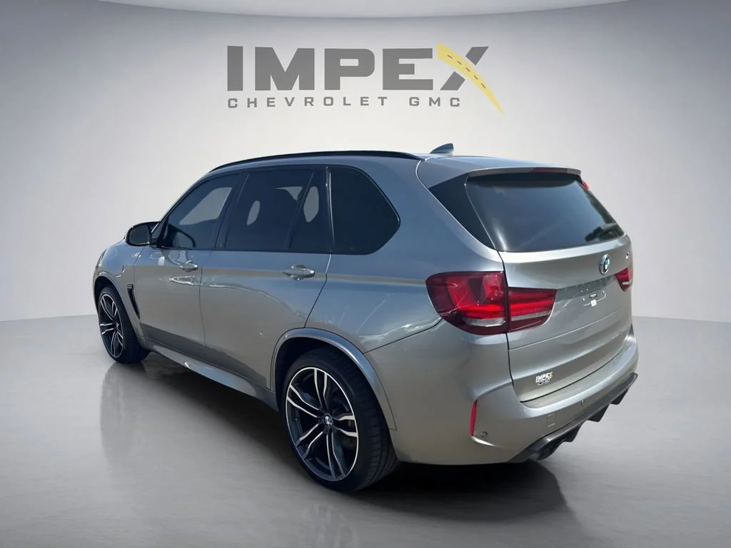 Used 2018  BMW  image 3