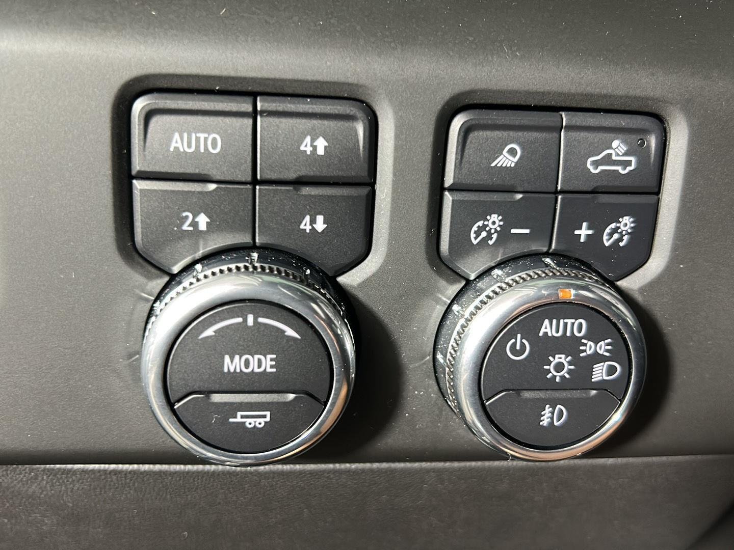 Used 2025 Onyx Black GMC Denali image 23