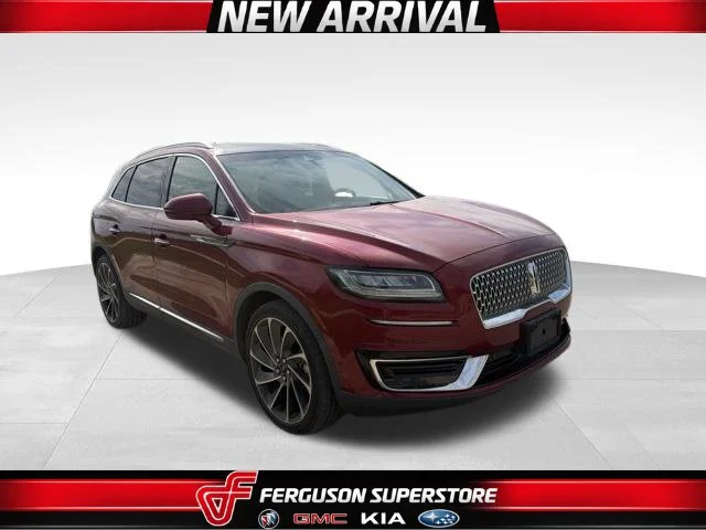 Used 2019 Red Lincoln Reserve image 1