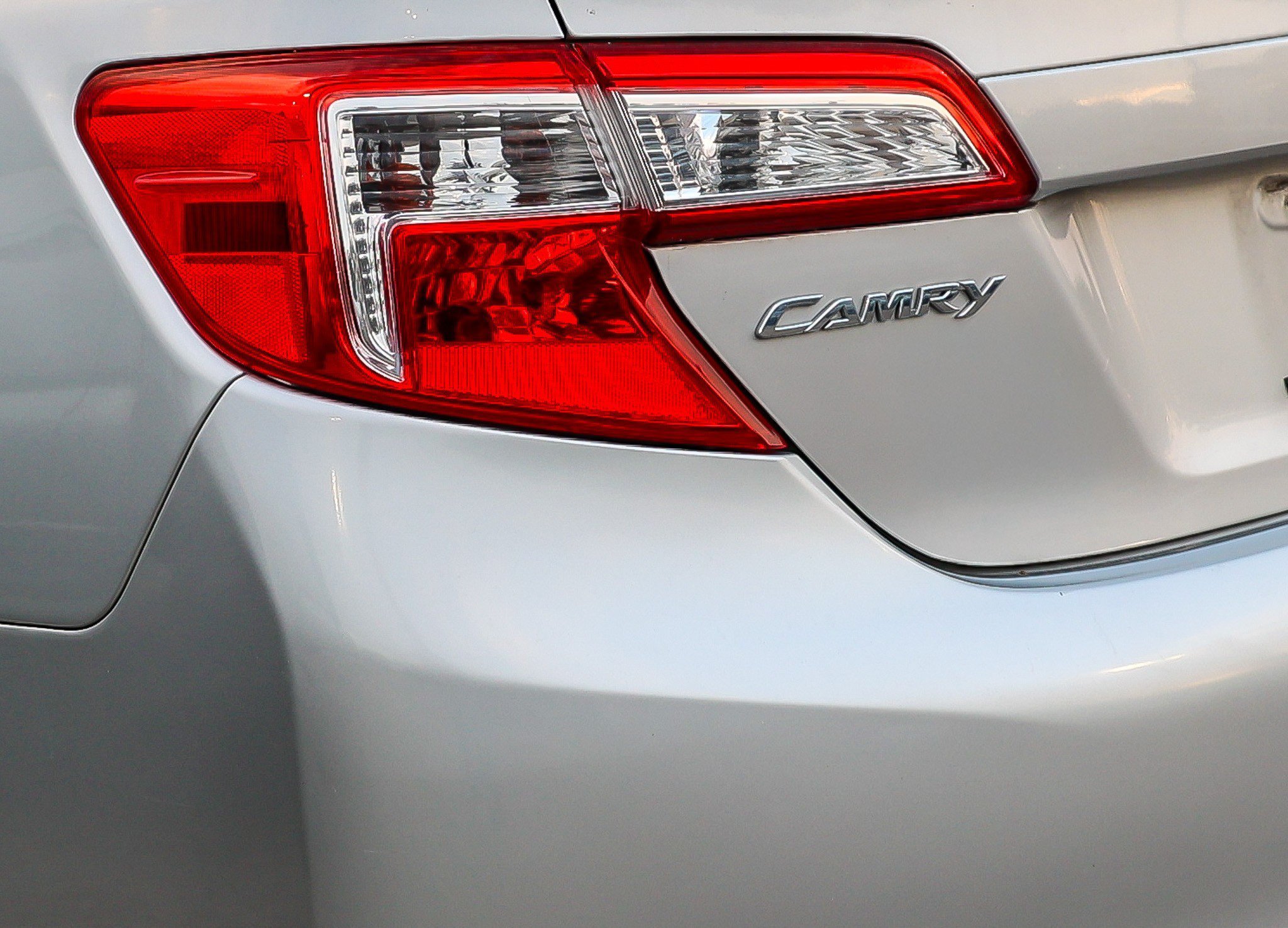 Used 2014 CLASSIC SILVER ME Toyota LE image 9