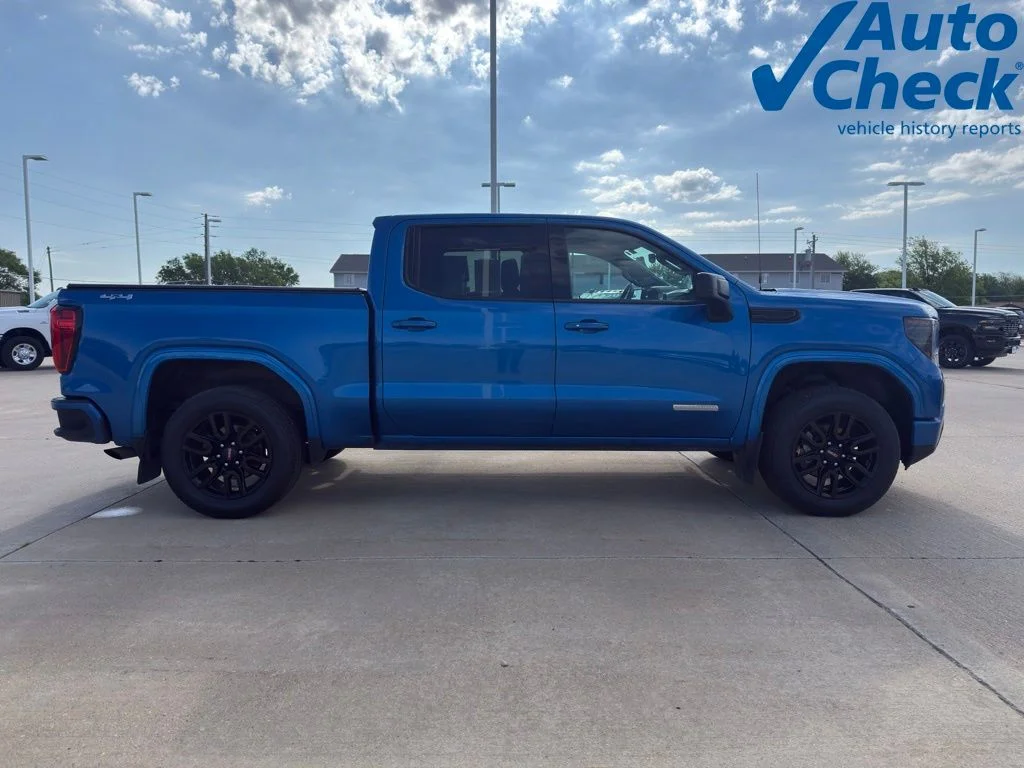 Used 2022 Blue GMC Elevation image 4