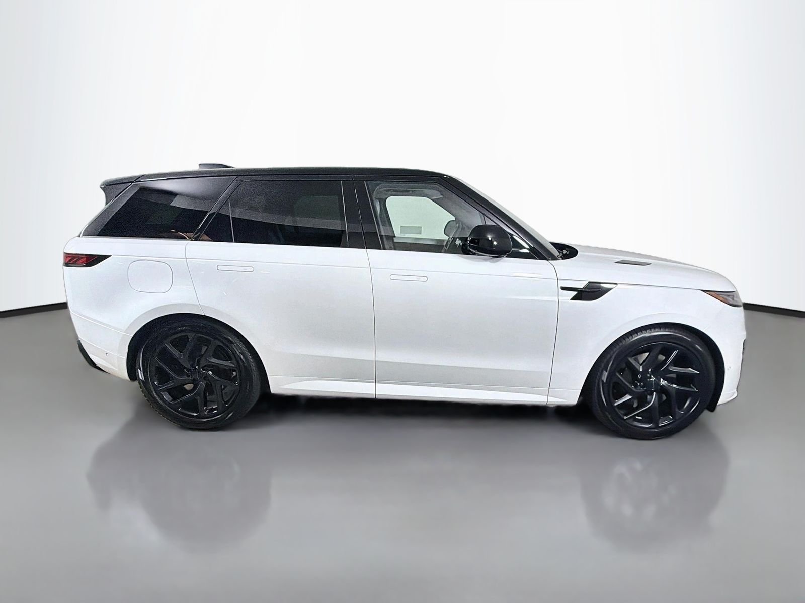 New 2027 Ostuni Pearl White Land Rover Battersea Edition image 6