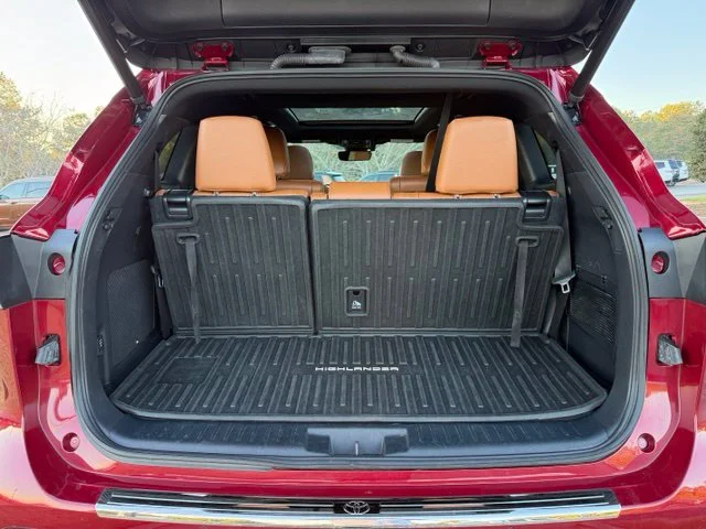Used 2022 Red Toyota Platinum image 30