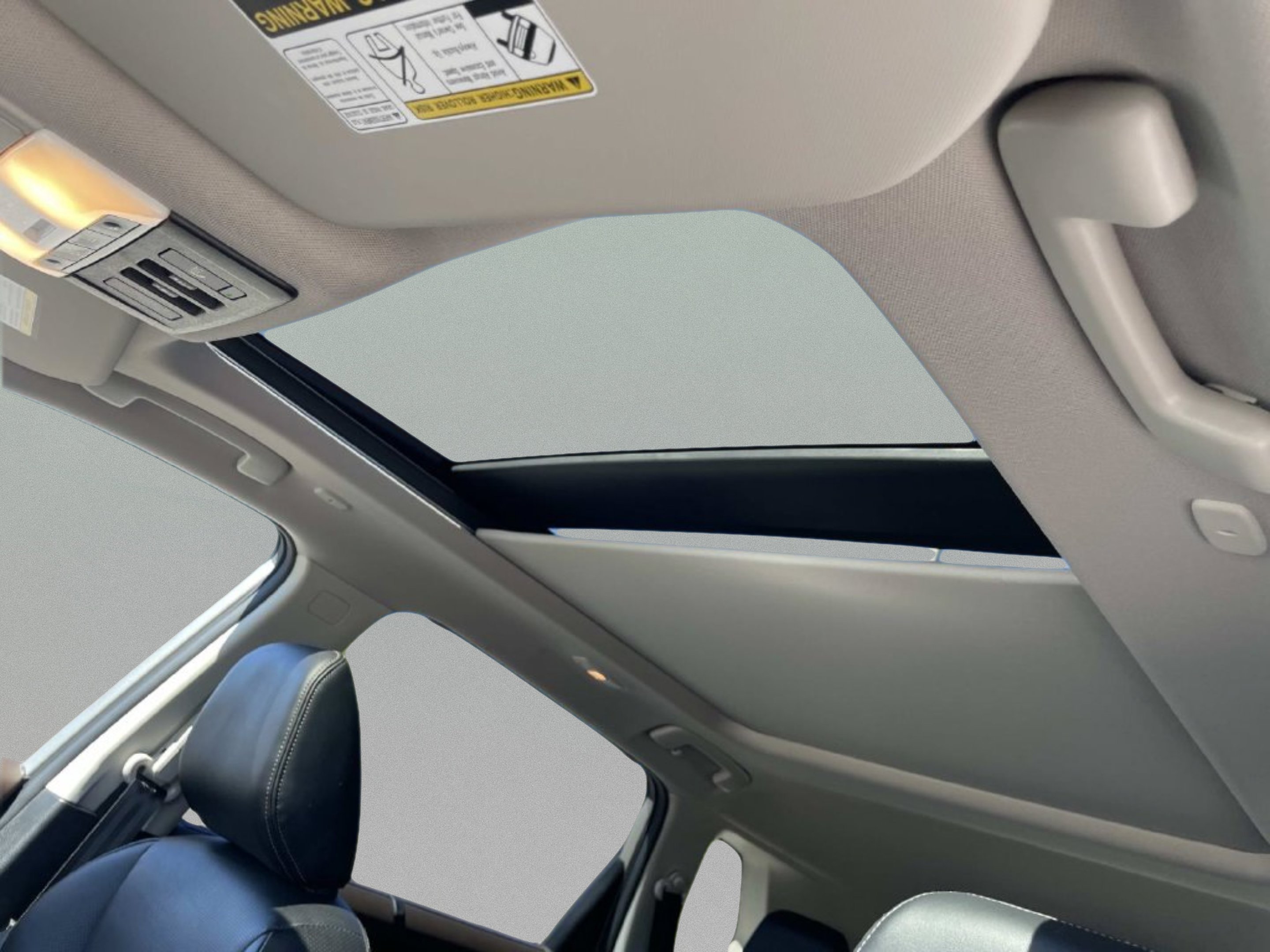 Used 2022 Gold Nissan Platinum image 26