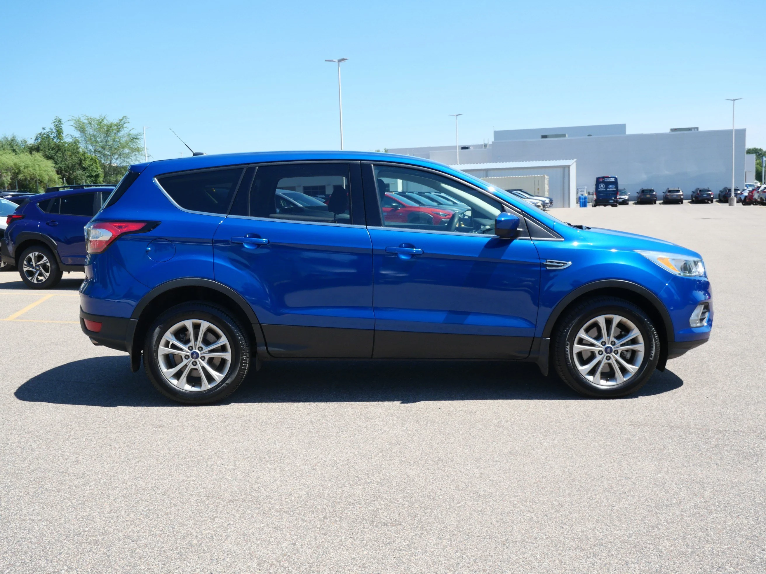 Used 2017 Lightning Blue Metallic Ford SE image 8