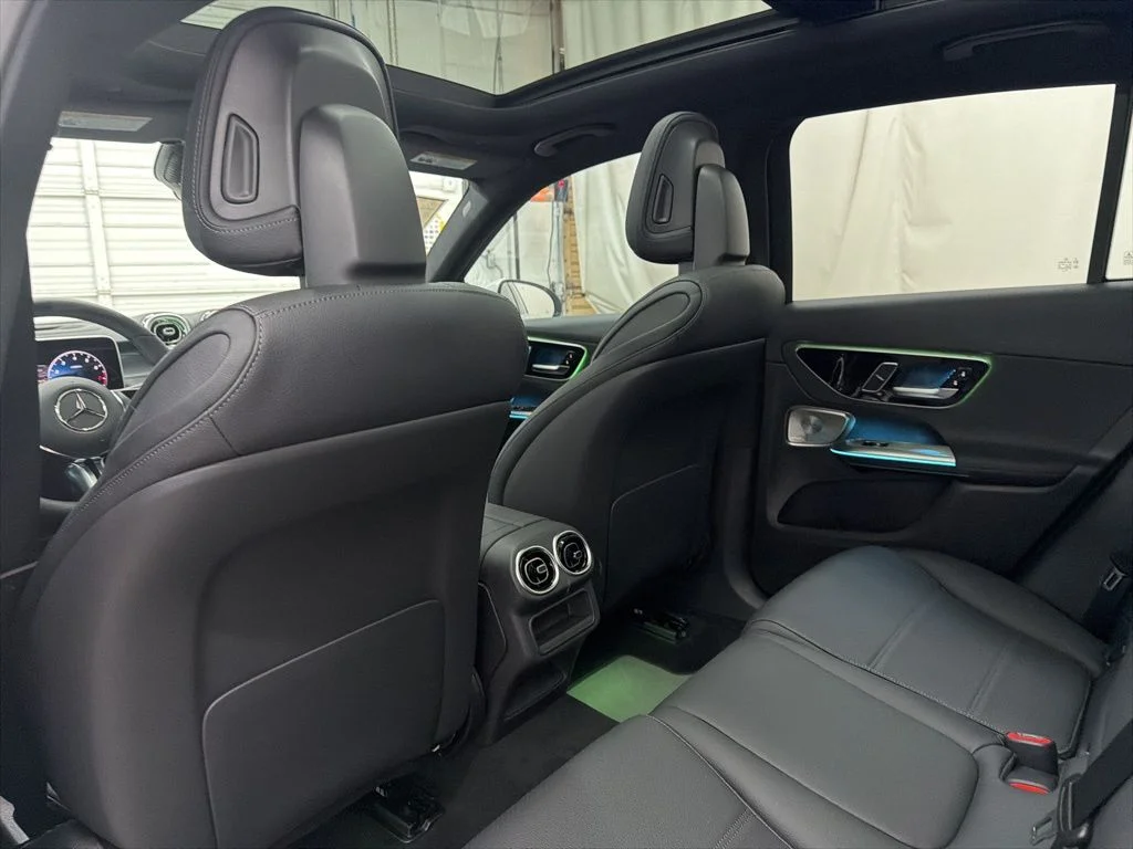 Used 2026 White Mercedes-Benz GLC 300 image 17