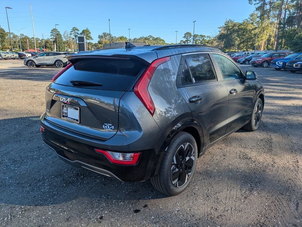 New 2025 Interstellar Gray Kia Wind image 3