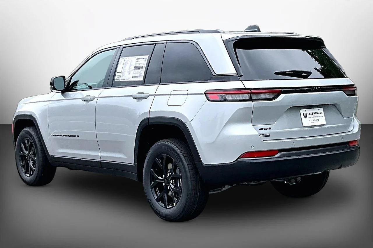 New 2026 Silver Zynith Jeep Altitude image 6