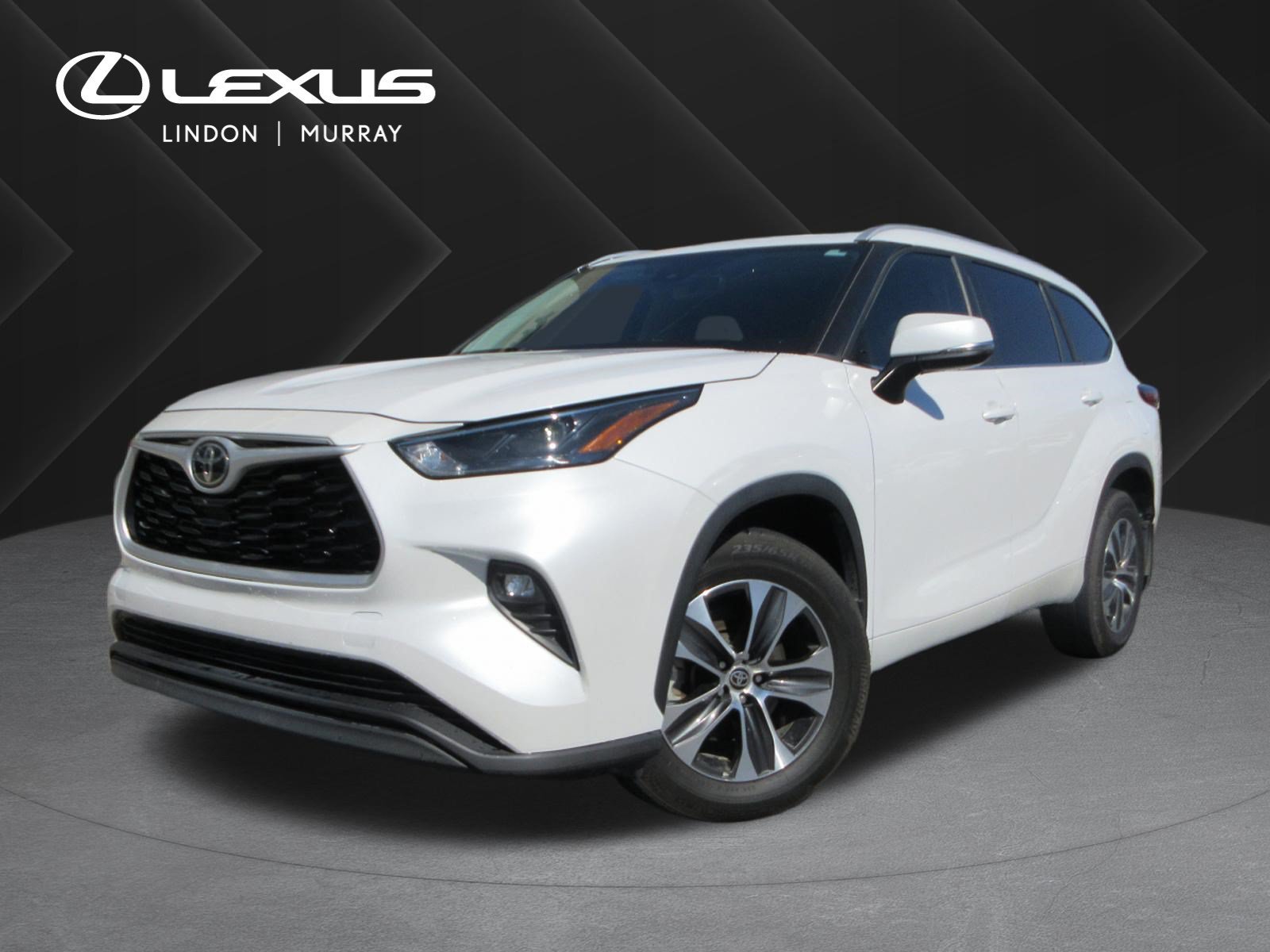 Used 2023 Wind Chill Pearl Toyota XLE image 1