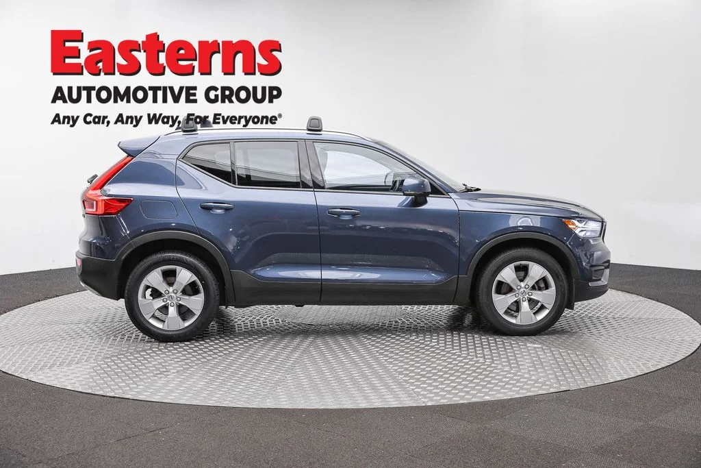 Used 2021 Gray Volvo Momentum image 4