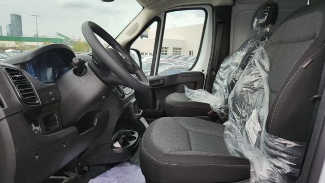 Used 2025 White Ram Base image 13