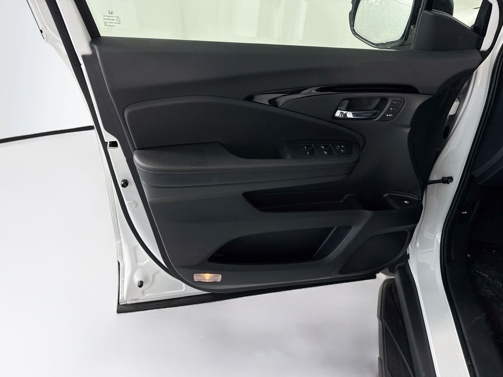 New 2026 Platinum White Pearl Honda Black Edition image 24