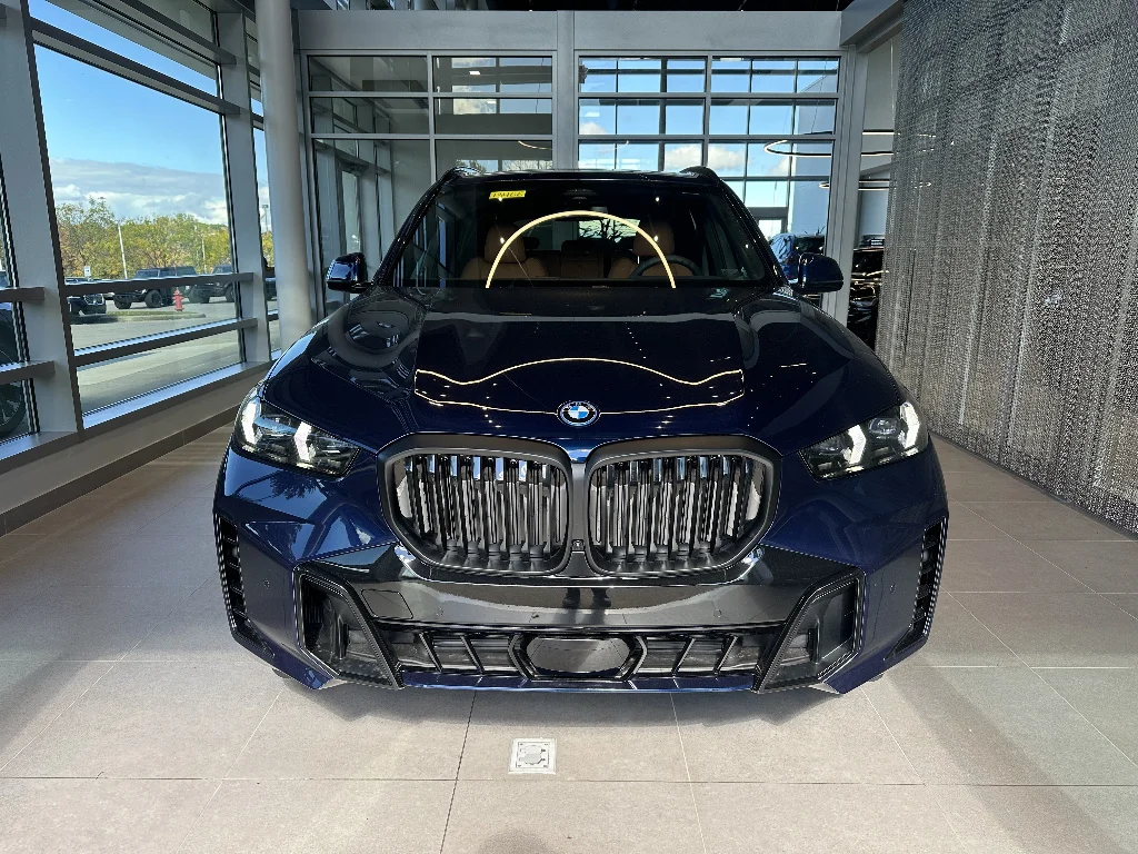 New 2026 Tanzanite Blue II Metallic BMW xDrive50e image 2
