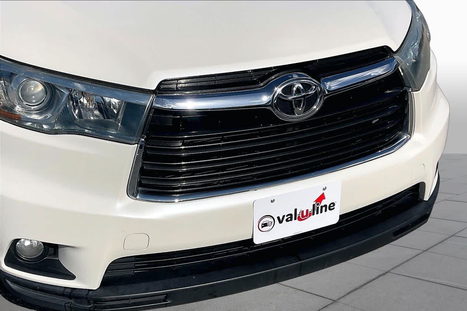Used 2016 Blizzard Pearl Toyota XLE image 32