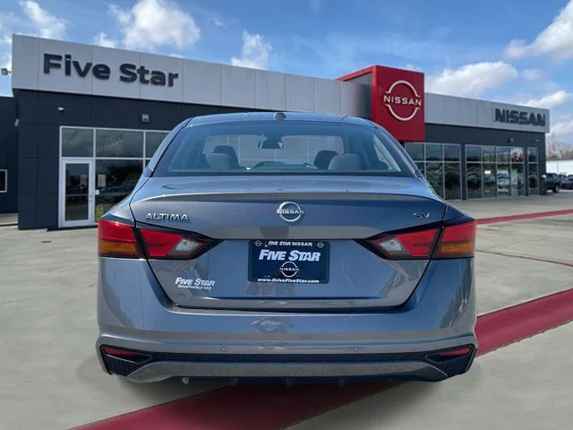 Used 2024 Gray Nissan 2.5 SV image 5