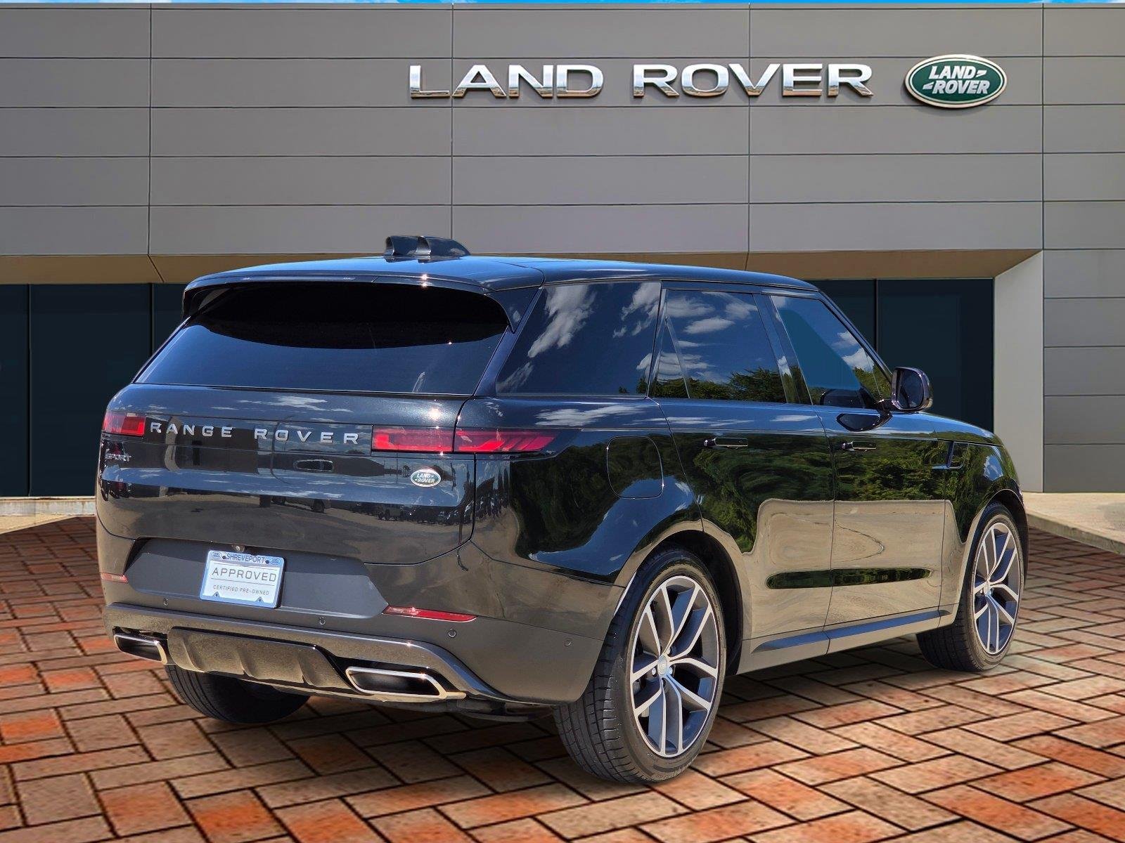 Used 2023 Santorini Black Metallic Land Rover SE image 4