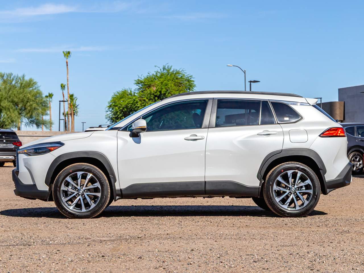 Used 2023 Wind Chill Pearl Toyota XLE image 2