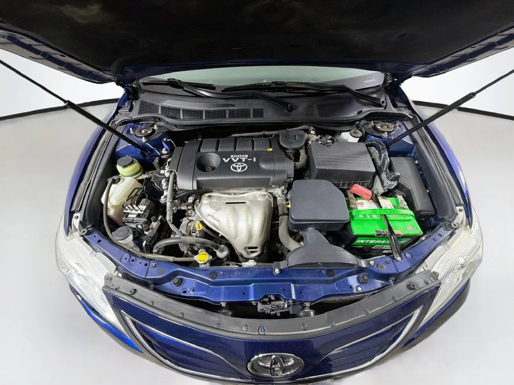 Used 2010 Blue Toyota LE image 25