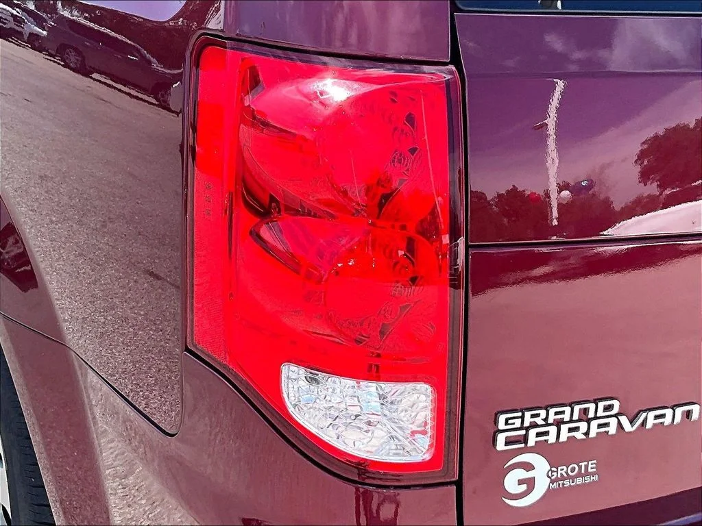 Used 2019 Red Dodge SE image 31