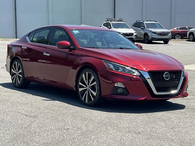 Used 2020 Red Nissan 2.5 Platinum image 15
