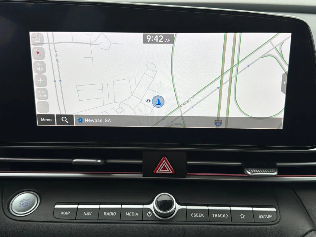Used 2024 White Hyundai SEL image 28