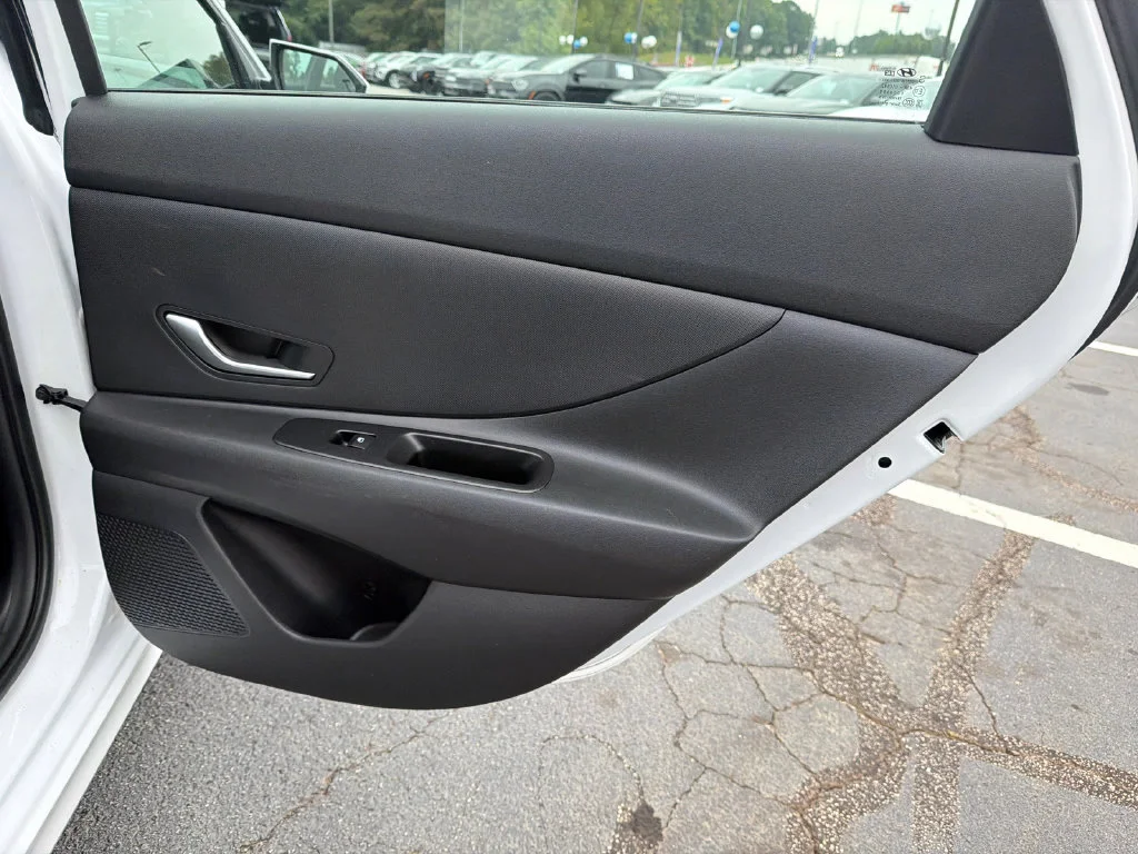 Used 2024 White Hyundai SEL image 16