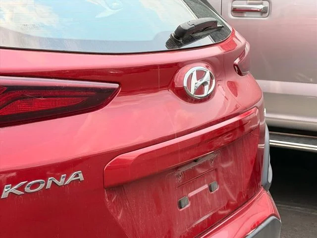 Used 2021 Red Hyundai SE image 14